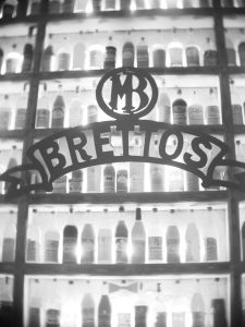 Brettos: Χρώματα, Μνήμες και Αρώματα Αιώνα - FlagInLife