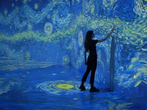 Van Gogh: Ο πολύχρωμος κόσμος του Ολλανδού ζωγράφου ζωντανεύει στο Ολυμπιακό κέντρο στο Γουδί - FlagInLife