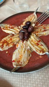 Οινοεστιατόριο «Αθηνά»: Ένα διαμαντάκι στα στενά της Δραπετσώνας - FlagInLife