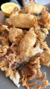 Οινοεστιατόριο «Αθηνά»: Ένα διαμαντάκι στα στενά της Δραπετσώνας - FlagInLife