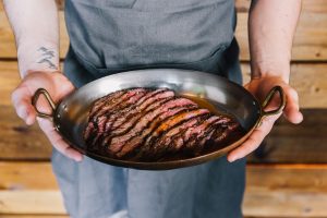 Το Sunday Roast επιστρέφει στο VEZENÉ 2 Το Sunday Roast επιστρέφει στο VEZENÉ - FlagInLife