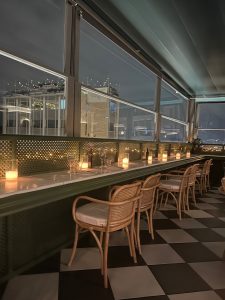 Okra: Καρτποσταλική θέα στην Ακρόπολη και ανανεωμένο μενού από τον Δήμο Μπαλόπουλο 1 Okra: Καρτποσταλική θέα στην Ακρόπολη και ανανεωμένο μενού από τον Δήμο Μπαλόπουλο - FlagInLife