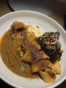 Okra: Καρτποσταλική θέα στην Ακρόπολη και ανανεωμένο μενού από τον Δήμο Μπαλόπουλο 4 Okra: Καρτποσταλική θέα στην Ακρόπολη και ανανεωμένο μενού από τον Δήμο Μπαλόπουλο - FlagInLife