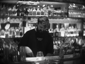 Nouvelle Vague: Ένα ταξίδι στην ιστορία της Αλβανίας μέσα από τα cocktails 2 Nouvelle Vague: Ένα ταξίδι στην ιστορία της Αλβανίας μέσα από τα cocktails - FlagInLife