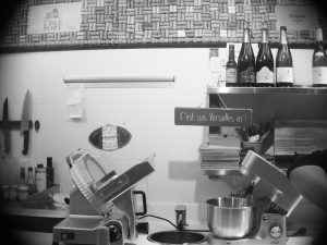 La Cave: Γαλλικό μπιστρό ή street-food καντίνα; Why not both? 2 La Cave: Γαλλικό μπιστρό ή street-food καντίνα; Why not both? - FlagInLife