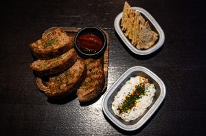 OX Athens: Μια σύγχρονη ταβέρνα με φινέτσα και χαρακτήρα 2 OX Athens: Μια σύγχρονη ταβέρνα με φινέτσα και χαρακτήρα - FlagInLife