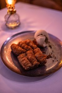 Καπάνι Μάρκετ: Μια νέα ανάσα στο Μεταξουργείο που θέτει νέα γαστρονομικά πρότυπα στην περιοχή 7 Καπάνι Μάρκετ: Μια νέα ανάσα στο Μεταξουργείο που θέτει νέα γαστρονομικά πρότυπα στην περιοχή - FlagInLife