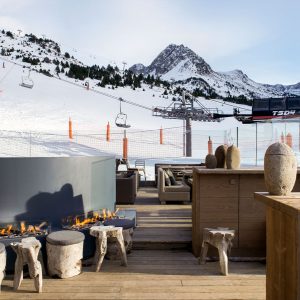 Χειμερινές διακοπές στην Ανδόρα: Ski, Spa και Χριστουγεννιάτικη Μαγεία 6 Χειμερινές διακοπές στην Ανδόρα: Ski, Spa και Χριστουγεννιάτικη Μαγεία - FlagInLife