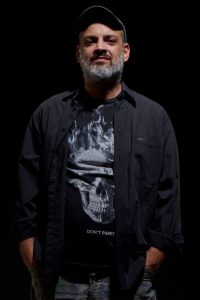 Οι Άγριοι: μια παράσταση «ψιλά γράμματα» - και όχι για όλους - FlagInLife