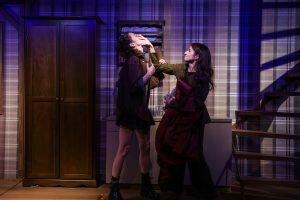 Στην «Εξοχή» του Martin Crimp: ένα επίκαιρο ψυχολογικό θρίλερ 25 ετών - FlagInLife