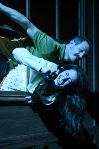 Στην «Εξοχή» του Martin Crimp: ένα επίκαιρο ψυχολογικό θρίλερ 25 ετών - FlagInLife