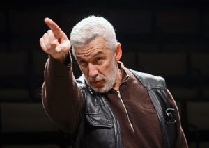 Η «Ράβδος»: Ένα μάθημα εξουσίας χωρίς διάλειμμα 4 Η «Ράβδος»: Ένα μάθημα εξουσίας χωρίς διάλειμμα - FlagInLife