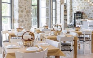 Χριστούγεννα στη Βαμβακού: το ορεινό χωριό του Πάρνωνα ντύνεται γιορτινά 2 Χριστούγεννα στη Βαμβακού: το ορεινό χωριό του Πάρνωνα ντύνεται γιορτινά - FlagInLife