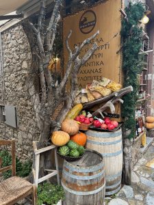 Αράχωβα: Ένα διήμερο στην «Αρχόντισσα του Παρνασσού» - FlagInLife