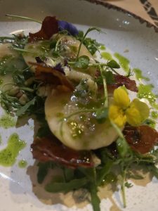 Girafe Athens: Afro αισθητική και πάνω από 135 ετικέτες κρασιού στο νέο wine bar των Εξαρχείων - FlagInLife