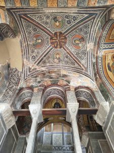 Λιβαδειά: εκεί όπου το προσκύνημα συναντά το...καλό σουβλάκι! 2 Λιβαδειά: εκεί όπου το προσκύνημα συναντά το...καλό σουβλάκι! - FlagInLife