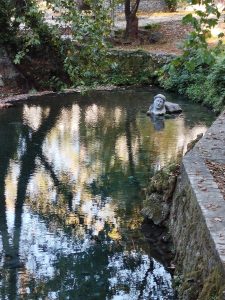 Λιβαδειά: εκεί όπου το προσκύνημα συναντά το...καλό σουβλάκι! 4 Λιβαδειά: εκεί όπου το προσκύνημα συναντά το...καλό σουβλάκι! - FlagInLife