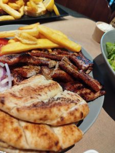 Λιβαδειά: εκεί όπου το προσκύνημα συναντά το...καλό σουβλάκι! 8 Λιβαδειά: εκεί όπου το προσκύνημα συναντά το...καλό σουβλάκι! - FlagInLife