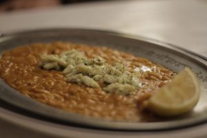 Ταβέρνα Ερμού: Η παλιά αστική Αθήνα στο πιο τουριστικό της σημείο 5 Ταβέρνα Ερμού: Η παλιά αστική Αθήνα στο πιο τουριστικό της σημείο - FlagInLife