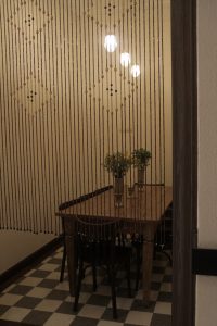 Ταβέρνα Ερμού: Η παλιά αστική Αθήνα στο πιο τουριστικό της σημείο 1 Ταβέρνα Ερμού: Η παλιά αστική Αθήνα στο πιο τουριστικό της σημείο - FlagInLife