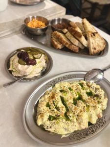 Ταβέρνα Ερμού: Η παλιά αστική Αθήνα στο πιο τουριστικό της σημείο 2 Ταβέρνα Ερμού: Η παλιά αστική Αθήνα στο πιο τουριστικό της σημείο - FlagInLife