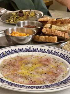 Ταβέρνα Ερμού: Η παλιά αστική Αθήνα στο πιο τουριστικό της σημείο 3 Ταβέρνα Ερμού: Η παλιά αστική Αθήνα στο πιο τουριστικό της σημείο - FlagInLife