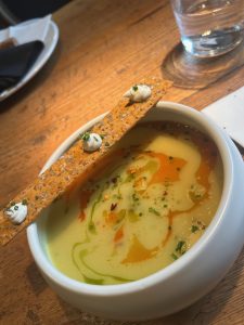 Le Sapin: Σύγχρονη ελληνική κουζίνα στην Αράχωβα, με την υπογραφή του chef Θωμά Μάτσα 2 Le Sapin: Σύγχρονη ελληνική κουζίνα στην Αράχωβα, με την υπογραφή του chef Θωμά Μάτσα - FlagInLife