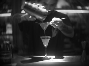 Maggie Cassidy: Ένα μπαρ - Ένα Mood 1 Maggie Cassidy: Ένα μπαρ - Ένα Mood - FlagInLife