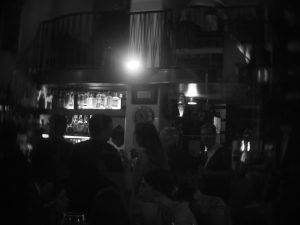 Au Revoir & Galaxy Bar: Δύο Μπαρ, Δύο Εποχές - FlagInLife