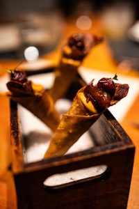 Fine Mess Smokehouse: Όταν ο καπνός μαθαίνει καλούς τρόπους και το BBQ συναντά την υψηλή γαστρονομία - FlagInLife