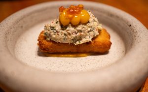 Fine Mess Smokehouse: Όταν ο καπνός μαθαίνει καλούς τρόπους και το BBQ συναντά την υψηλή γαστρονομία - FlagInLife