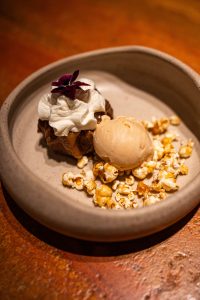 Fine Mess Smokehouse: Όταν ο καπνός μαθαίνει καλούς τρόπους και το BBQ συναντά την υψηλή γαστρονομία - FlagInLife