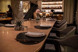 Fine Mess Smokehouse: Όταν ο καπνός μαθαίνει καλούς τρόπους και το BBQ συναντά την υψηλή γαστρονομία - FlagInLife