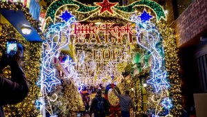 Μια Χριστουγεννιάτικη Βόλτα από την Κηφισιά έως τον Πειραιά - FlagInLife