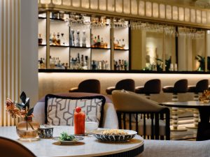 H ΚΑΡΔΙΑ ΤΩΝ ΓΙΟΡΤΩΝ ΧΤΥΠΑ ΣΤΑ ΞΕΝΟΔΟΧΕΙΑ ΜΕΓΑΛΗ ΒΡΕΤΑΝΝΙΑ & KING GEORGE 8 H ΚΑΡΔΙΑ ΤΩΝ ΓΙΟΡΤΩΝ ΧΤΥΠΑ ΣΤΑ ΞΕΝΟΔΟΧΕΙΑ ΜΕΓΑΛΗ ΒΡΕΤΑΝΝΙΑ & KING GEORGE - FlagInLife