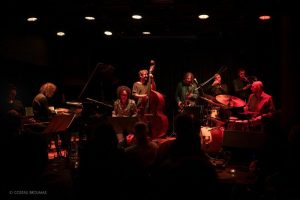 Χριστούγεννα στην Αθήνα σε Ρυθμούς Jazz - FlagInLife