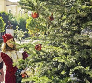 Μια Χριστουγεννιάτικη Βόλτα από την Κηφισιά έως τον Πειραιά - FlagInLife