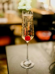 Αφρώδη Κρασιά: Γιορτινή Απόλαυση για Κάθε Τραπέζι 5 Αφρώδη Κρασιά: Γιορτινή Απόλαυση για Κάθε Τραπέζι - FlagInLife