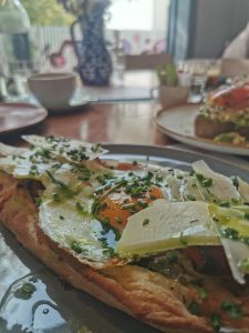 The Caravan Café: Το brunch που σε κάνει να νιώθεις σπίτι σου - FlagInLife