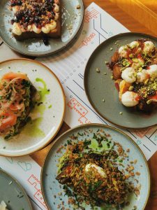 The Caravan Café: Το brunch που σε κάνει να νιώθεις σπίτι σου - FlagInLife