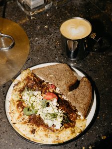 Το Εμπορικό Τρίγωνο της Αθήνας: Μετά το Shopping, Τι; - FlagInLife