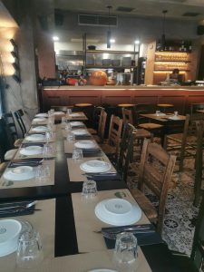 Η Ντάνγκαρα: Βορειοελλαδίτικη κουζίνα, χαβαλές και η χαρά του να τρως μαζί 1 Η Ντάνγκαρα: Βορειοελλαδίτικη κουζίνα, χαβαλές και η χαρά του να τρως μαζί - FlagInLife