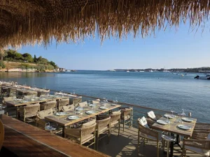 BlueFish Vouliagmeni: Ψαροφαγία πάνω στη θάλασσα με την πρωτοποριακή ιδέα Head to Tail 6 BlueFish Vouliagmeni: Ψαροφαγία πάνω στη θάλασσα με την πρωτοποριακή ιδέα Head to Tail - FlagInLife