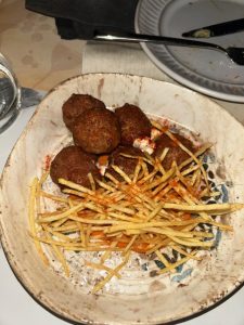 Fteri Vinum Vinoteca: ένα wine bar φλερτάρει με τη μποέμ γειτονιά του Ψυρρή - FlagInLife