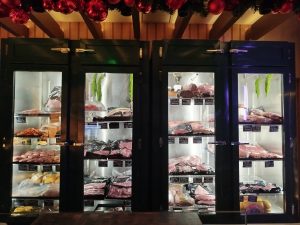 Beastalis: Premium κοπές για «Proud meat eaters» σε ένα κρεοπωλείο στην Γλυφάδα - FlagInLife