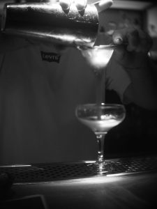 The Coal Mine: Το αγαπημένο ουισκάδικο της γειτονιάς - FlagInLife