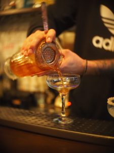 Φάλαινα: Μια Φάλαινα στα Εξάρχεια - FlagInLife