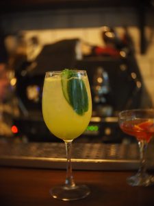 Φάλαινα: Μια Φάλαινα στα Εξάρχεια - FlagInLife