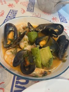 Πελεκάνος: Ένα ουζερί στον Κεραμεικό, μας ταξιδεύει στην Τήνο - FlagInLife