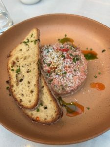 Η νέα γαστρονομική άφιξη στο Γαλάτσι ακούει στο όνομα Scarlet και ξεχωρίζει με τον Βαγγέλη Βέη στο τιμόνι της κουζίνας - FlagInLife